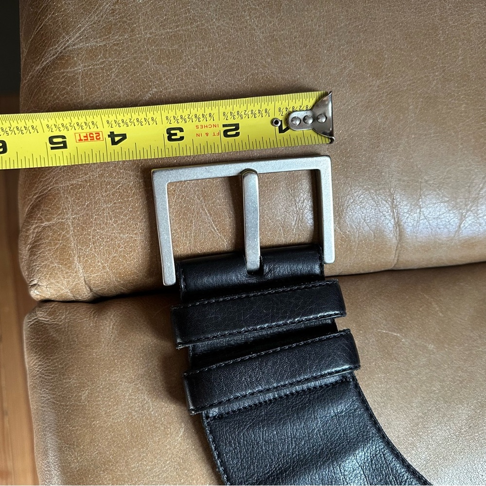 Johnny Farah New York wavy black leather wide belt - Picture 9 of 10